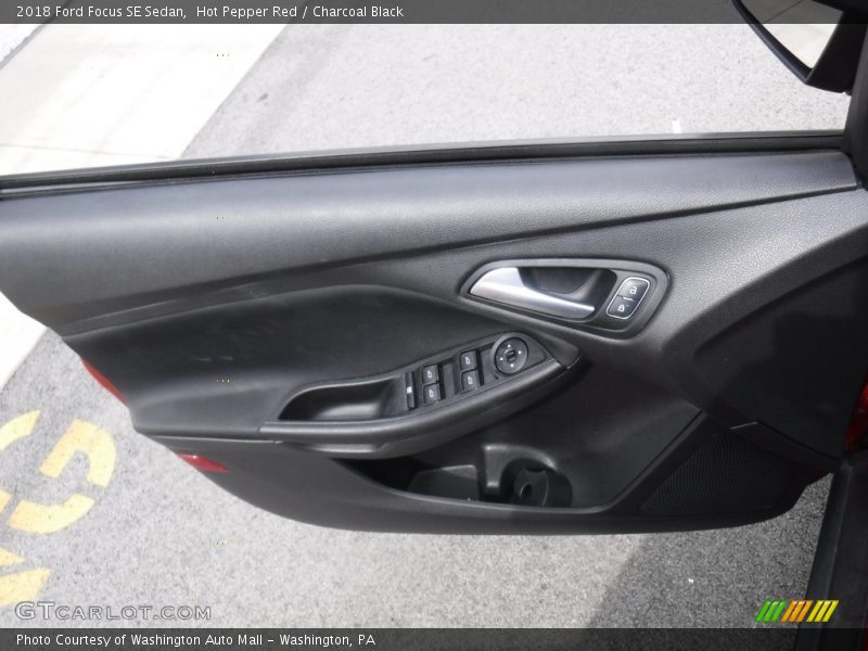 Hot Pepper Red / Charcoal Black 2018 Ford Focus SE Sedan