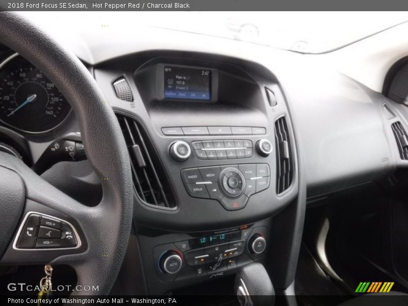 Hot Pepper Red / Charcoal Black 2018 Ford Focus SE Sedan