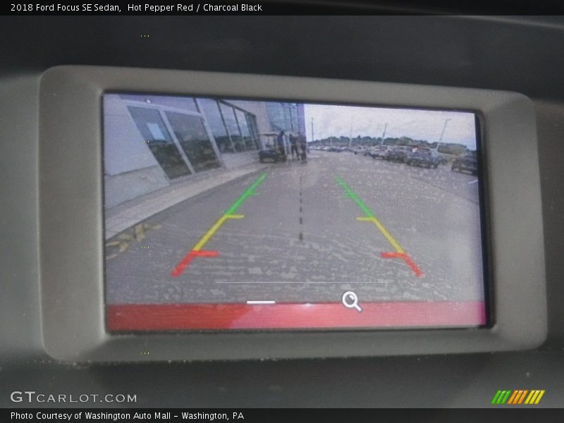 Hot Pepper Red / Charcoal Black 2018 Ford Focus SE Sedan