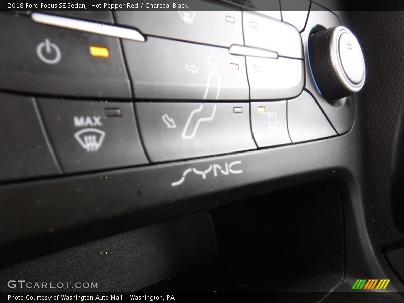 Hot Pepper Red / Charcoal Black 2018 Ford Focus SE Sedan