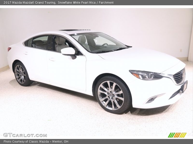 Front 3/4 View of 2017 Mazda6 Grand Touring