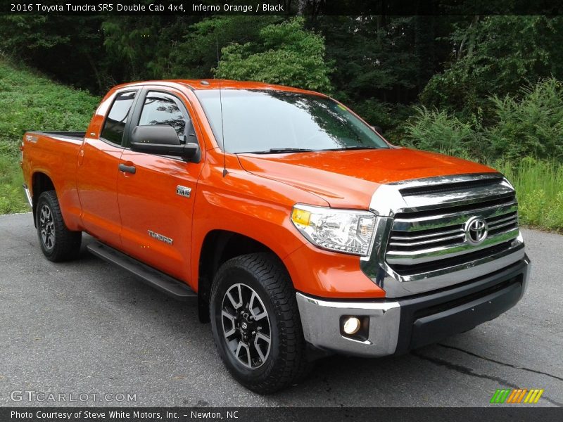 Front 3/4 View of 2016 Tundra SR5 Double Cab 4x4