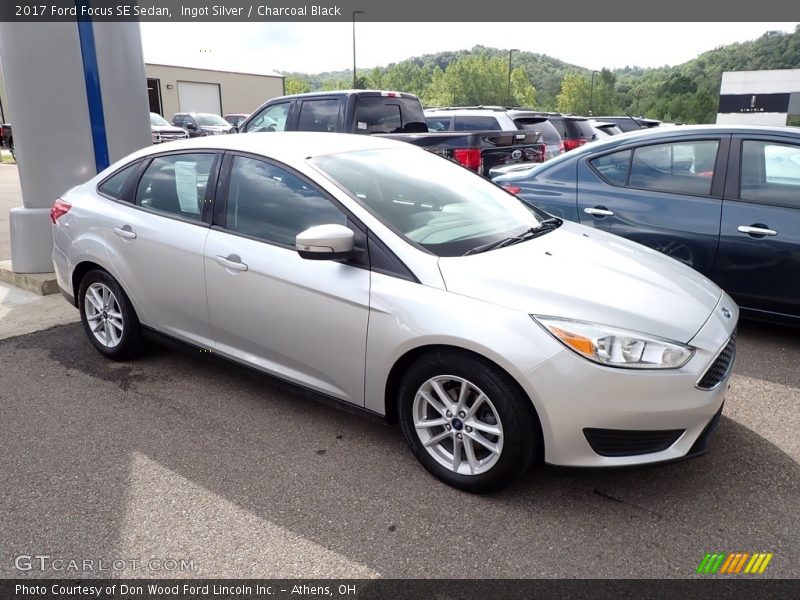 Ingot Silver / Charcoal Black 2017 Ford Focus SE Sedan