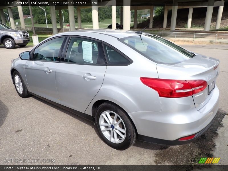 Ingot Silver / Charcoal Black 2017 Ford Focus SE Sedan