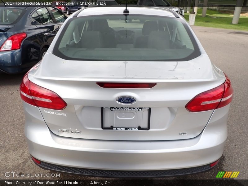 Ingot Silver / Charcoal Black 2017 Ford Focus SE Sedan