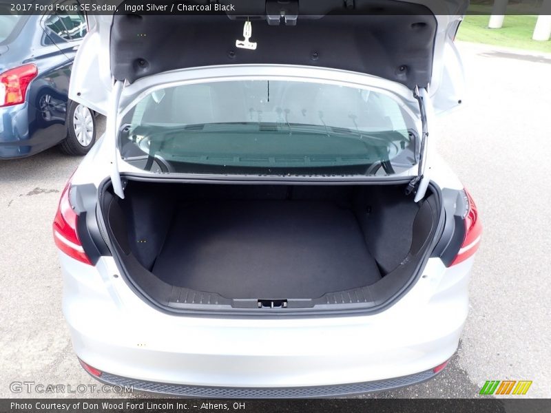 Ingot Silver / Charcoal Black 2017 Ford Focus SE Sedan