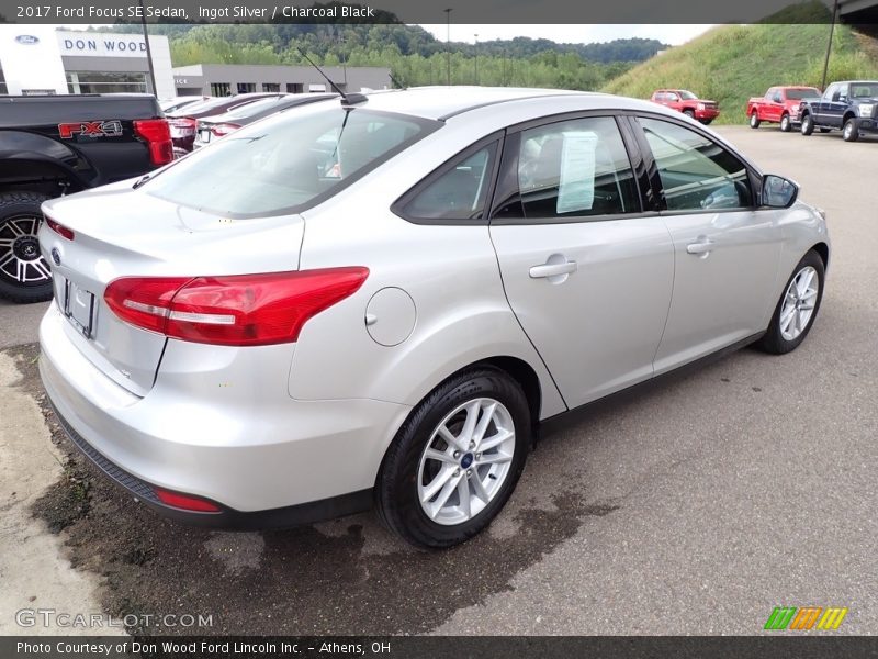 Ingot Silver / Charcoal Black 2017 Ford Focus SE Sedan