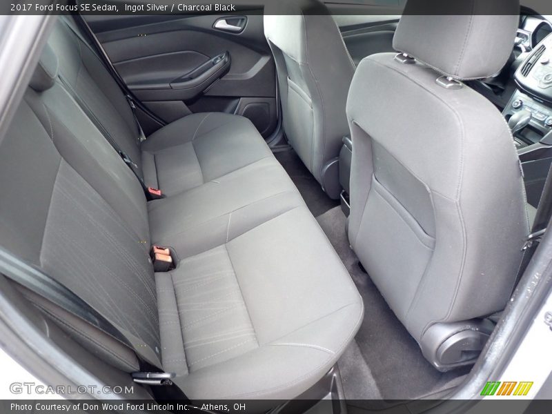 Ingot Silver / Charcoal Black 2017 Ford Focus SE Sedan