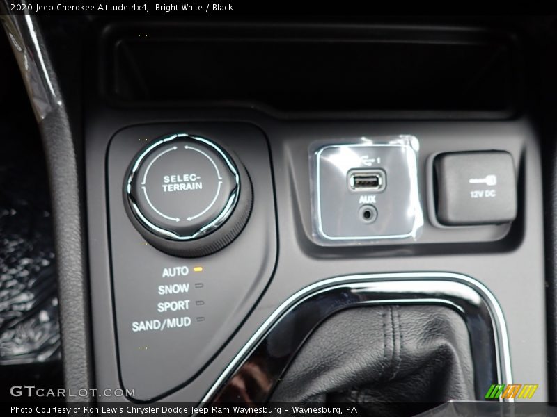 Bright White / Black 2020 Jeep Cherokee Altitude 4x4