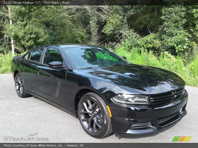 Front 3/4 View of 2019 Charger SXT