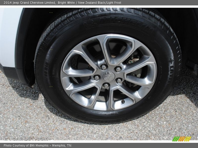 Bright White / New Zealand Black/Light Frost 2014 Jeep Grand Cherokee Limited