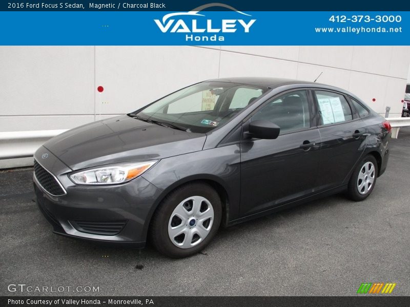 Magnetic / Charcoal Black 2016 Ford Focus S Sedan
