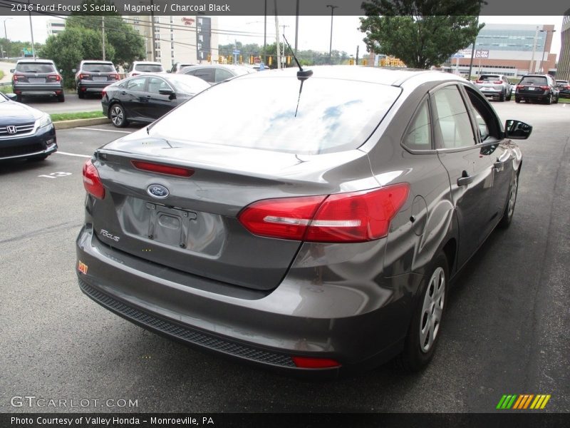Magnetic / Charcoal Black 2016 Ford Focus S Sedan