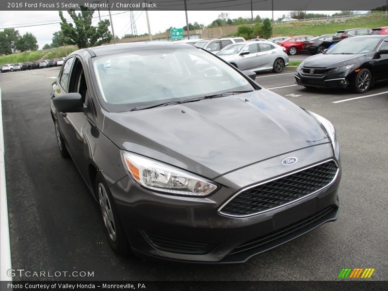 Magnetic / Charcoal Black 2016 Ford Focus S Sedan