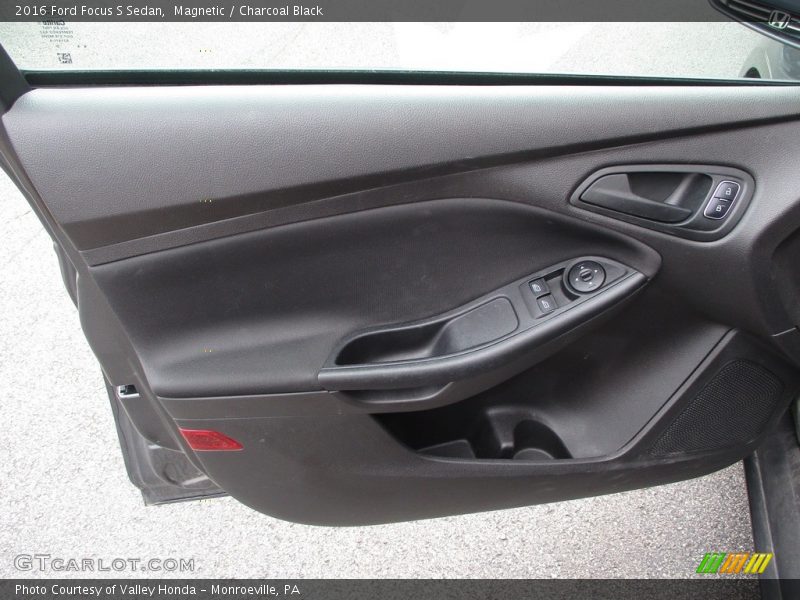 Magnetic / Charcoal Black 2016 Ford Focus S Sedan