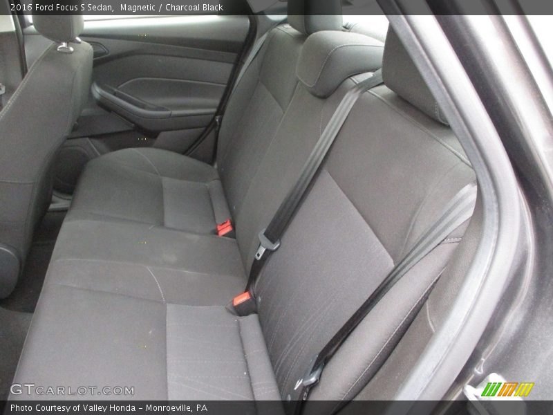 Magnetic / Charcoal Black 2016 Ford Focus S Sedan