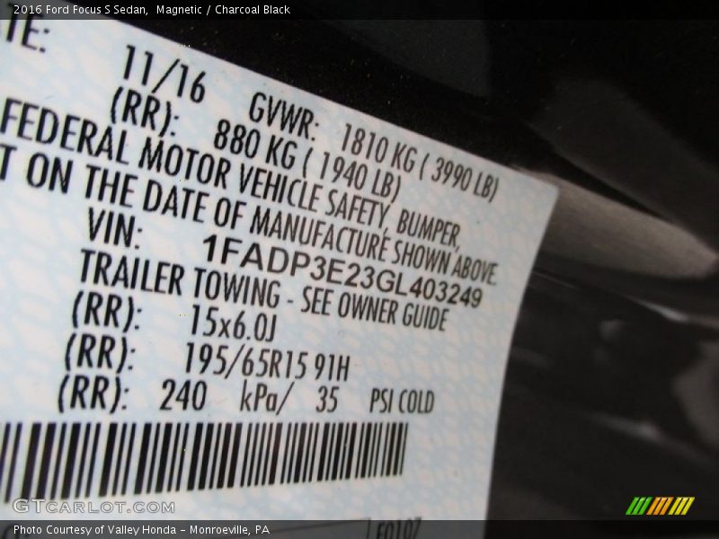 Magnetic / Charcoal Black 2016 Ford Focus S Sedan