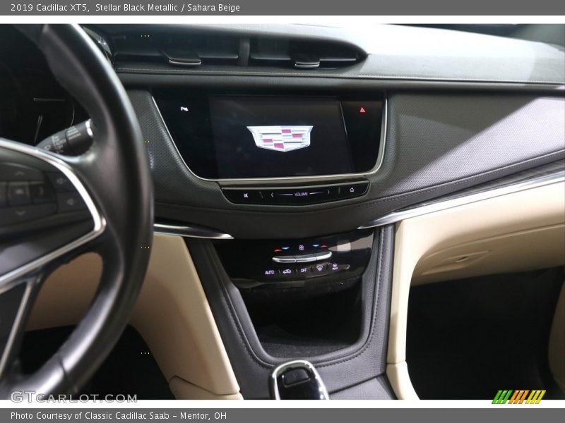 Stellar Black Metallic / Sahara Beige 2019 Cadillac XT5