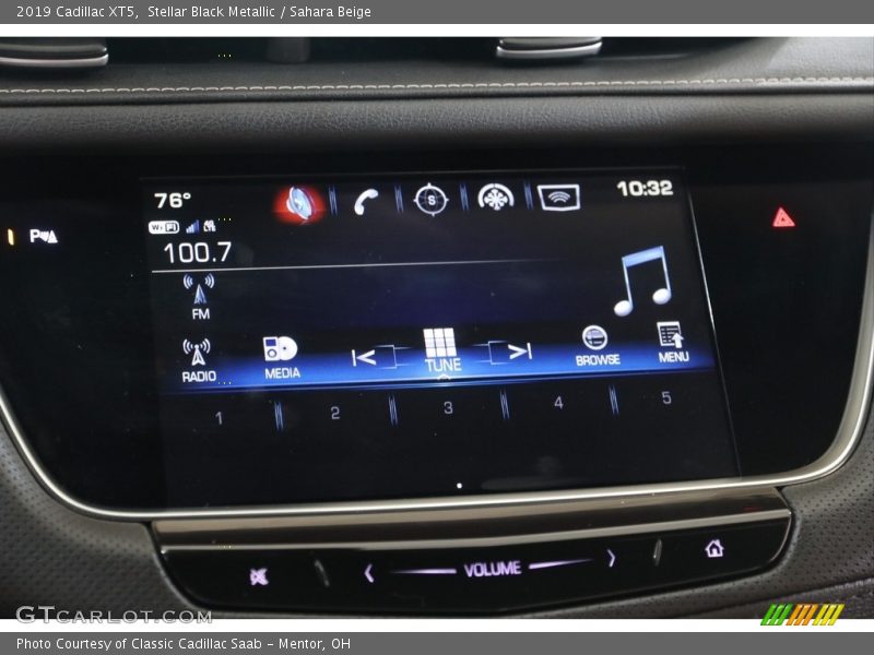 Stellar Black Metallic / Sahara Beige 2019 Cadillac XT5