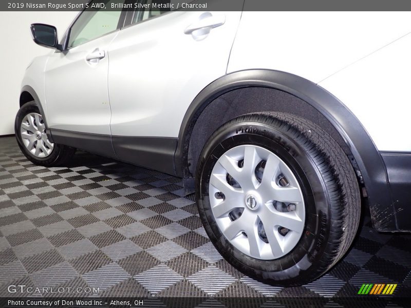 Brilliant Silver Metallic / Charcoal 2019 Nissan Rogue Sport S AWD