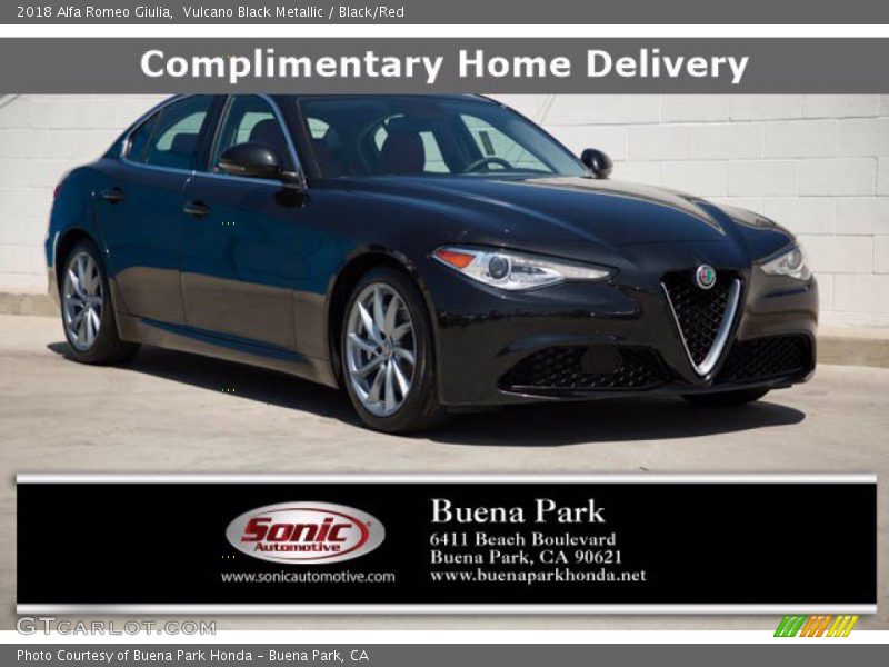 Vulcano Black Metallic / Black/Red 2018 Alfa Romeo Giulia