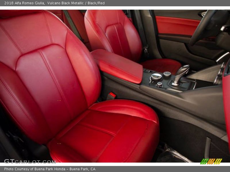 Vulcano Black Metallic / Black/Red 2018 Alfa Romeo Giulia