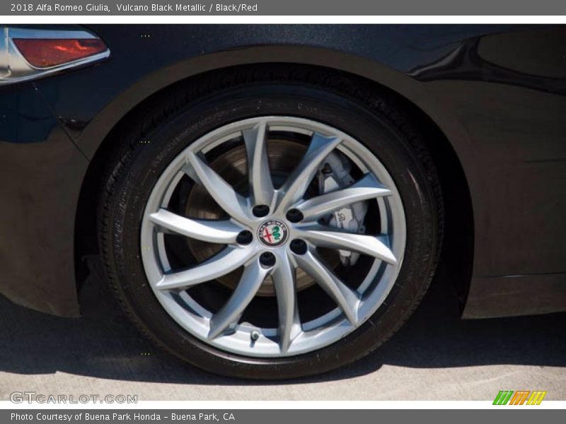 Vulcano Black Metallic / Black/Red 2018 Alfa Romeo Giulia