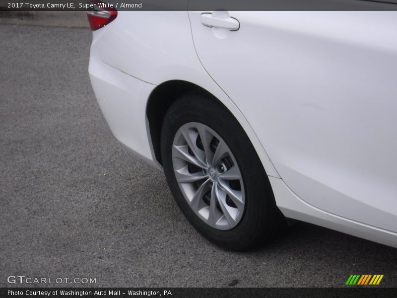 Super White / Almond 2017 Toyota Camry LE