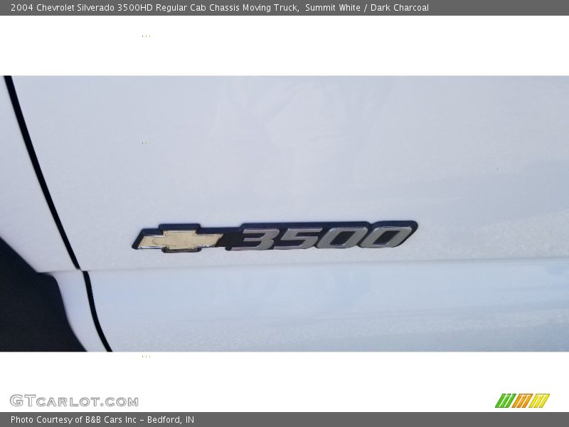 Summit White / Dark Charcoal 2004 Chevrolet Silverado 3500HD Regular Cab Chassis Moving Truck