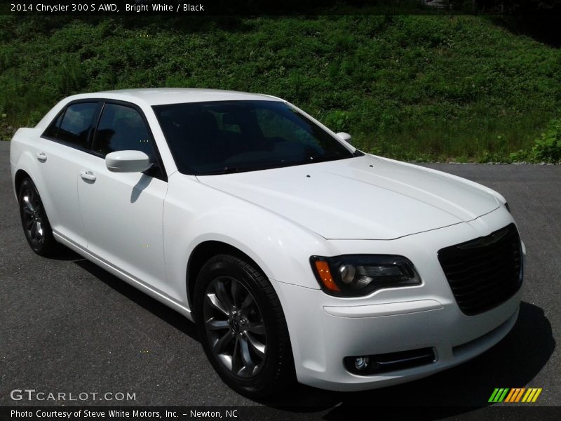 Front 3/4 View of 2014 300 S AWD