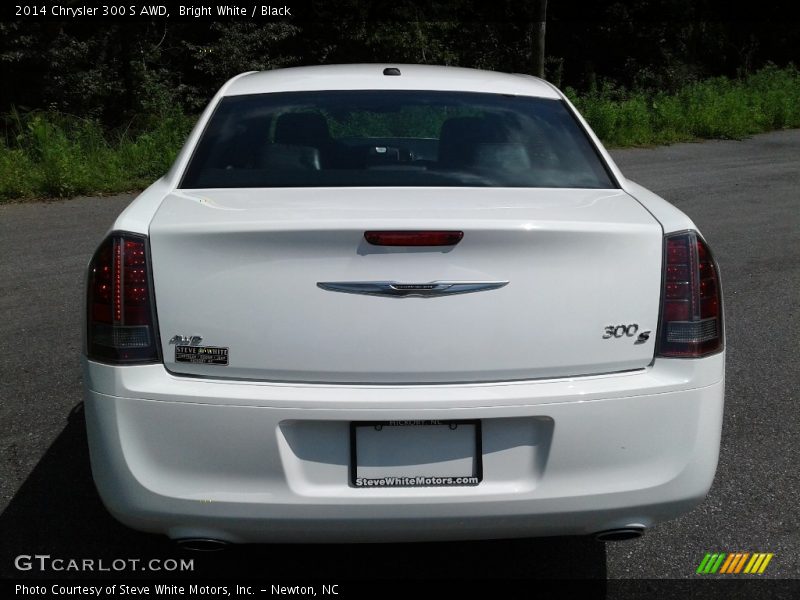 Bright White / Black 2014 Chrysler 300 S AWD