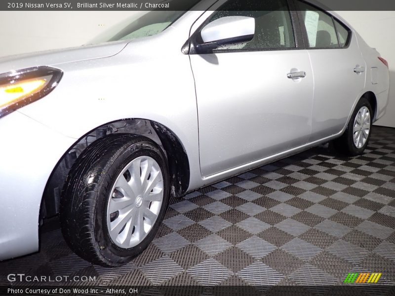 Brilliant Silver Metallic / Charcoal 2019 Nissan Versa SV
