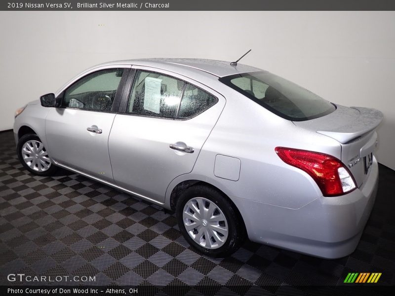 Brilliant Silver Metallic / Charcoal 2019 Nissan Versa SV