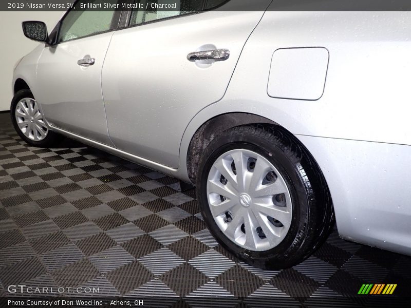 Brilliant Silver Metallic / Charcoal 2019 Nissan Versa SV