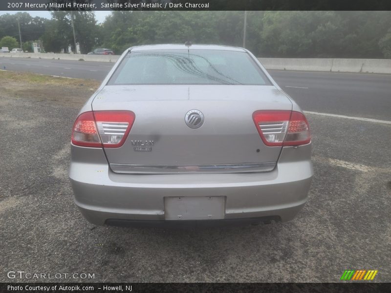 Satellite Silver Metallic / Dark Charcoal 2007 Mercury Milan I4 Premier