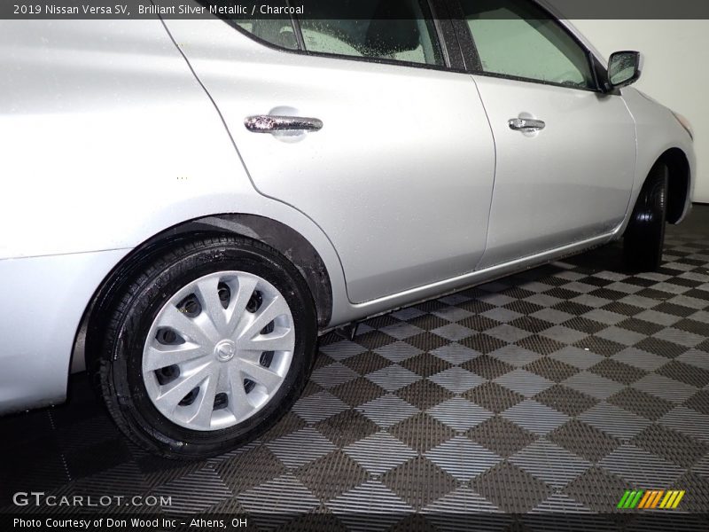 Brilliant Silver Metallic / Charcoal 2019 Nissan Versa SV