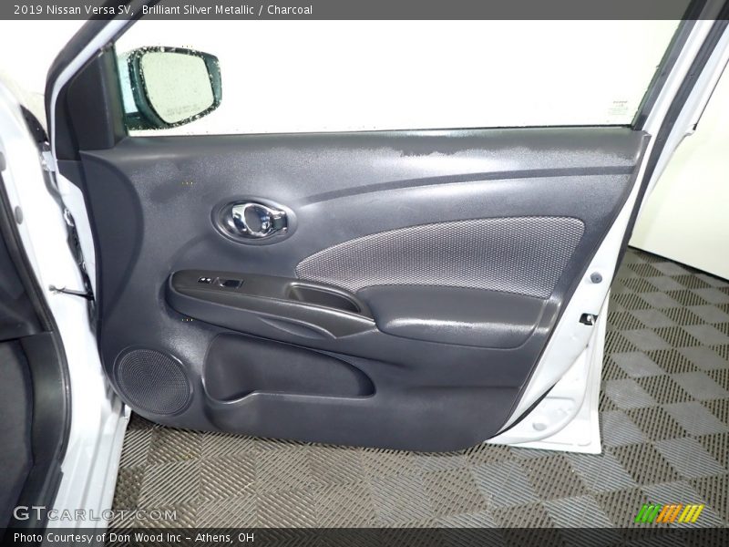 Brilliant Silver Metallic / Charcoal 2019 Nissan Versa SV