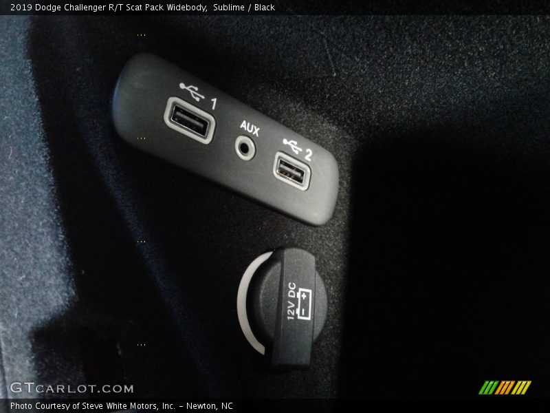 Sublime / Black 2019 Dodge Challenger R/T Scat Pack Widebody