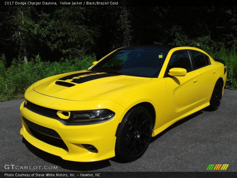 Front 3/4 View of 2017 Charger Daytona