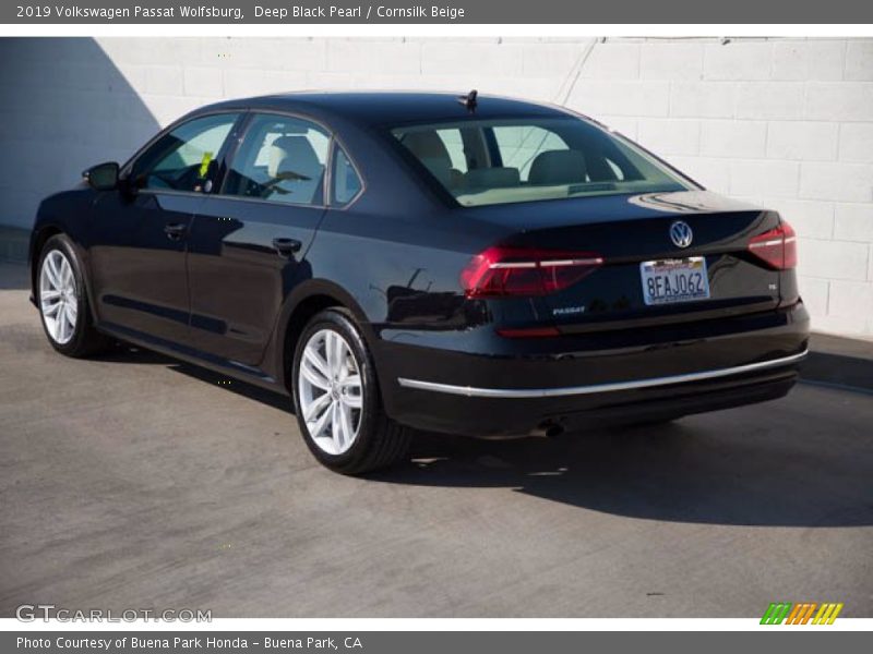 Deep Black Pearl / Cornsilk Beige 2019 Volkswagen Passat Wolfsburg