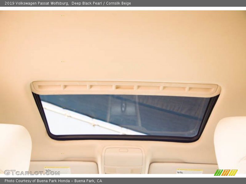 Deep Black Pearl / Cornsilk Beige 2019 Volkswagen Passat Wolfsburg
