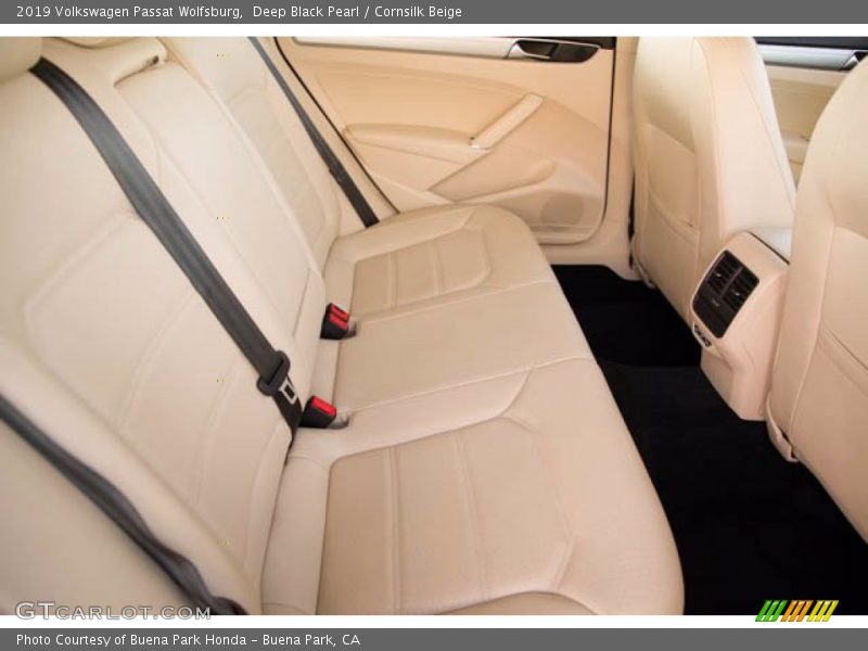 Deep Black Pearl / Cornsilk Beige 2019 Volkswagen Passat Wolfsburg