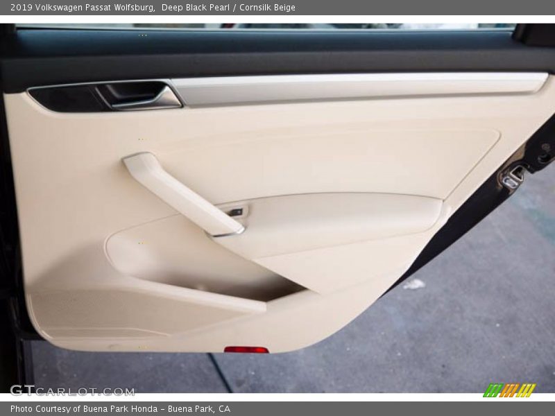 Deep Black Pearl / Cornsilk Beige 2019 Volkswagen Passat Wolfsburg