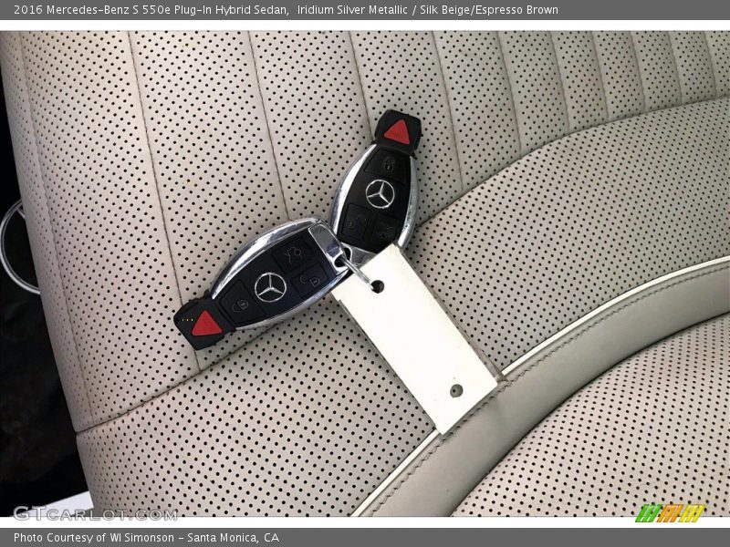 Keys of 2016 S 550e Plug-In Hybrid Sedan