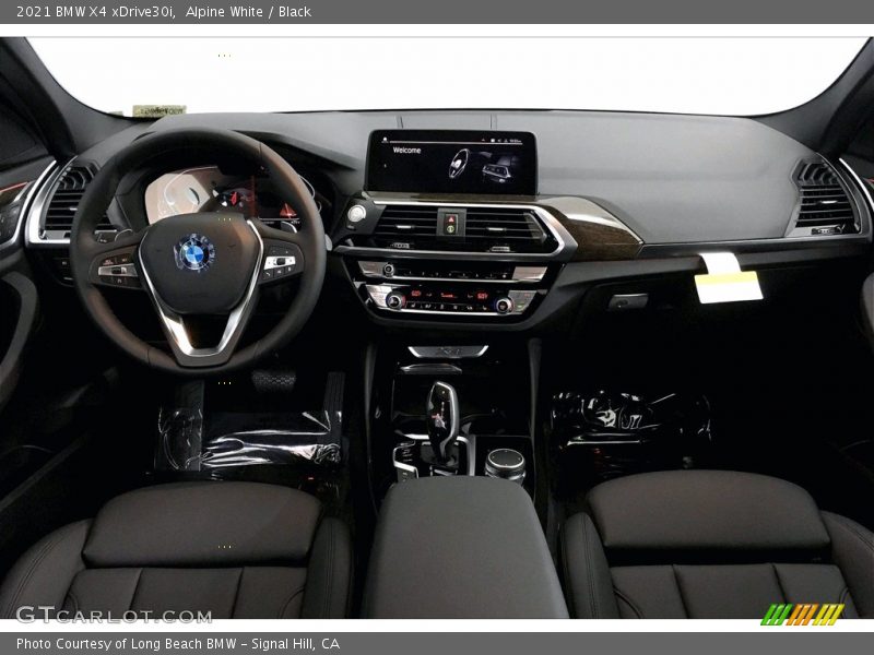 Dashboard of 2021 X4 xDrive30i