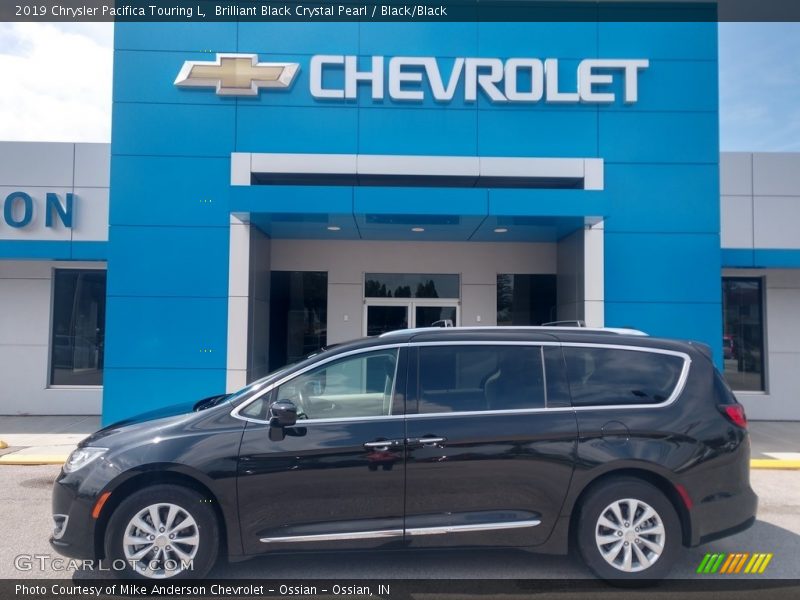 Brilliant Black Crystal Pearl / Black/Black 2019 Chrysler Pacifica Touring L