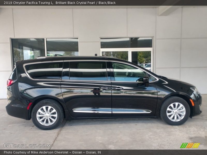 Brilliant Black Crystal Pearl / Black/Black 2019 Chrysler Pacifica Touring L