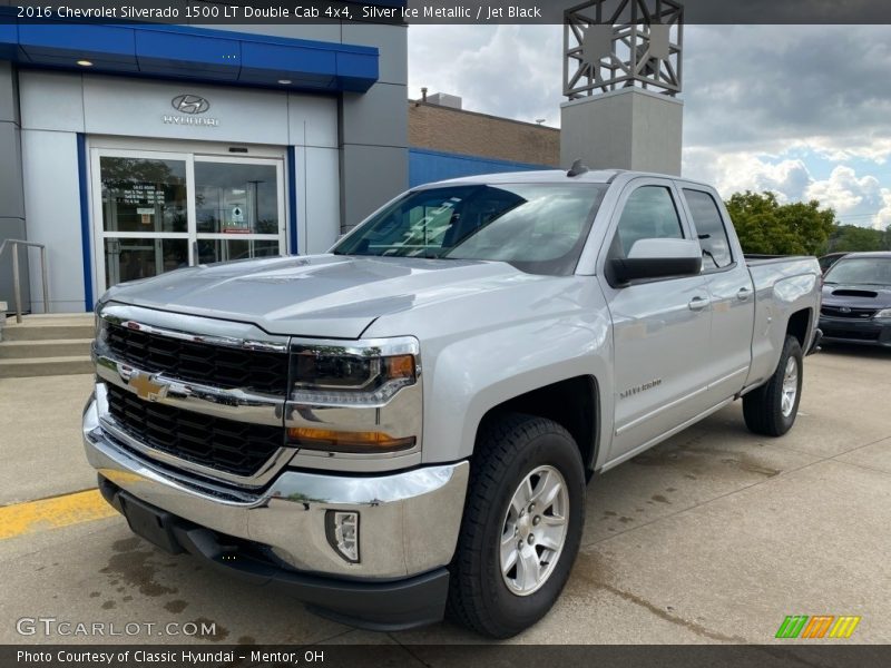 Front 3/4 View of 2016 Silverado 1500 LT Double Cab 4x4