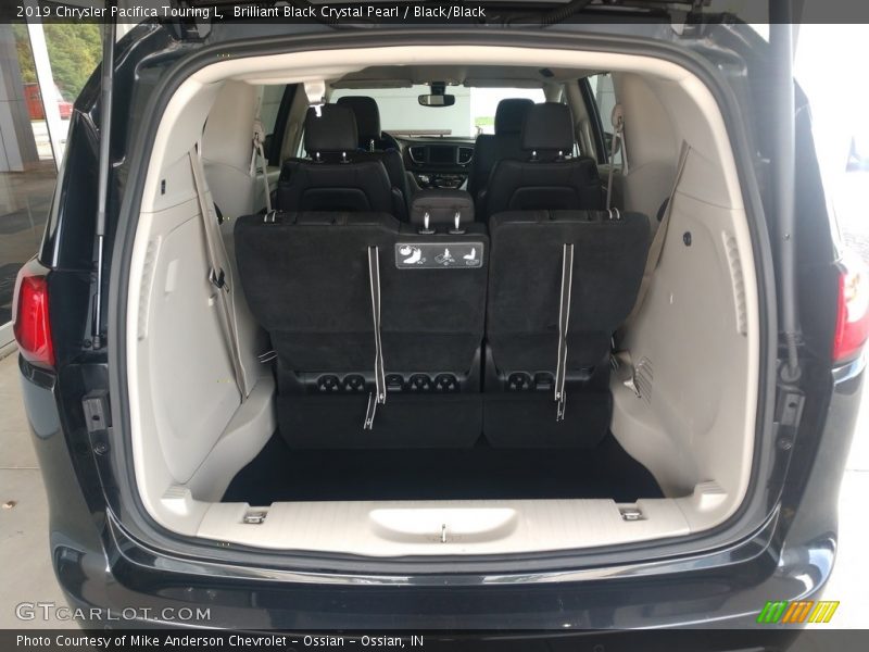 Brilliant Black Crystal Pearl / Black/Black 2019 Chrysler Pacifica Touring L