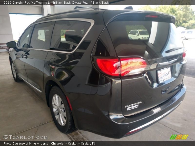 Brilliant Black Crystal Pearl / Black/Black 2019 Chrysler Pacifica Touring L